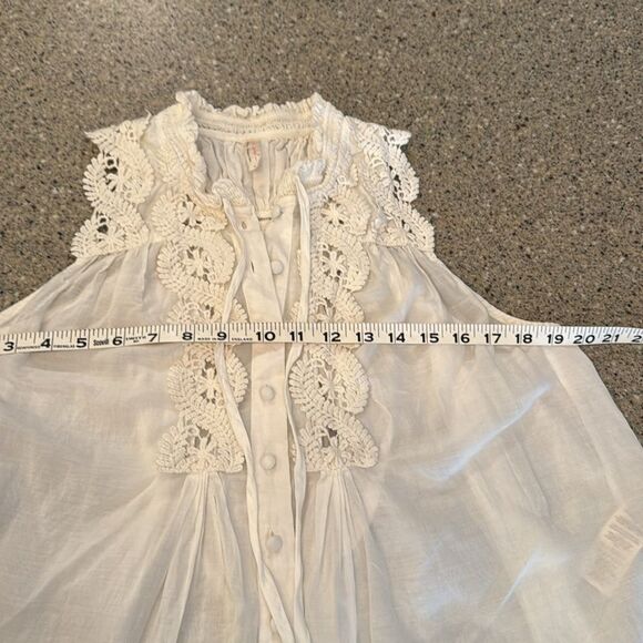 FREE PEOPLE Lace Sleeveless Shirt With Crossover Back - Picture 10 of 12